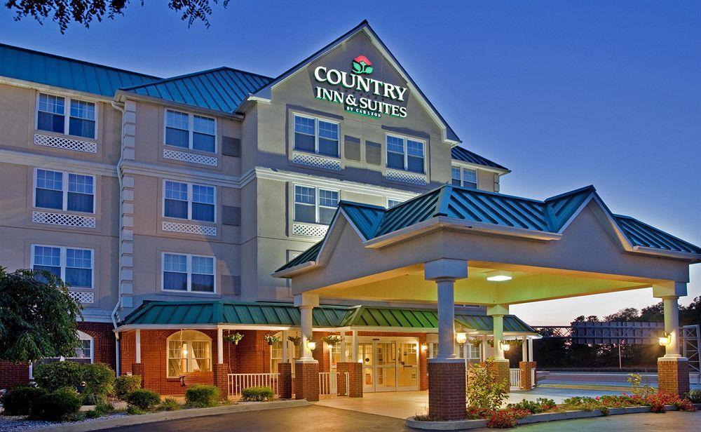 Country & By Radisson, East, Ky