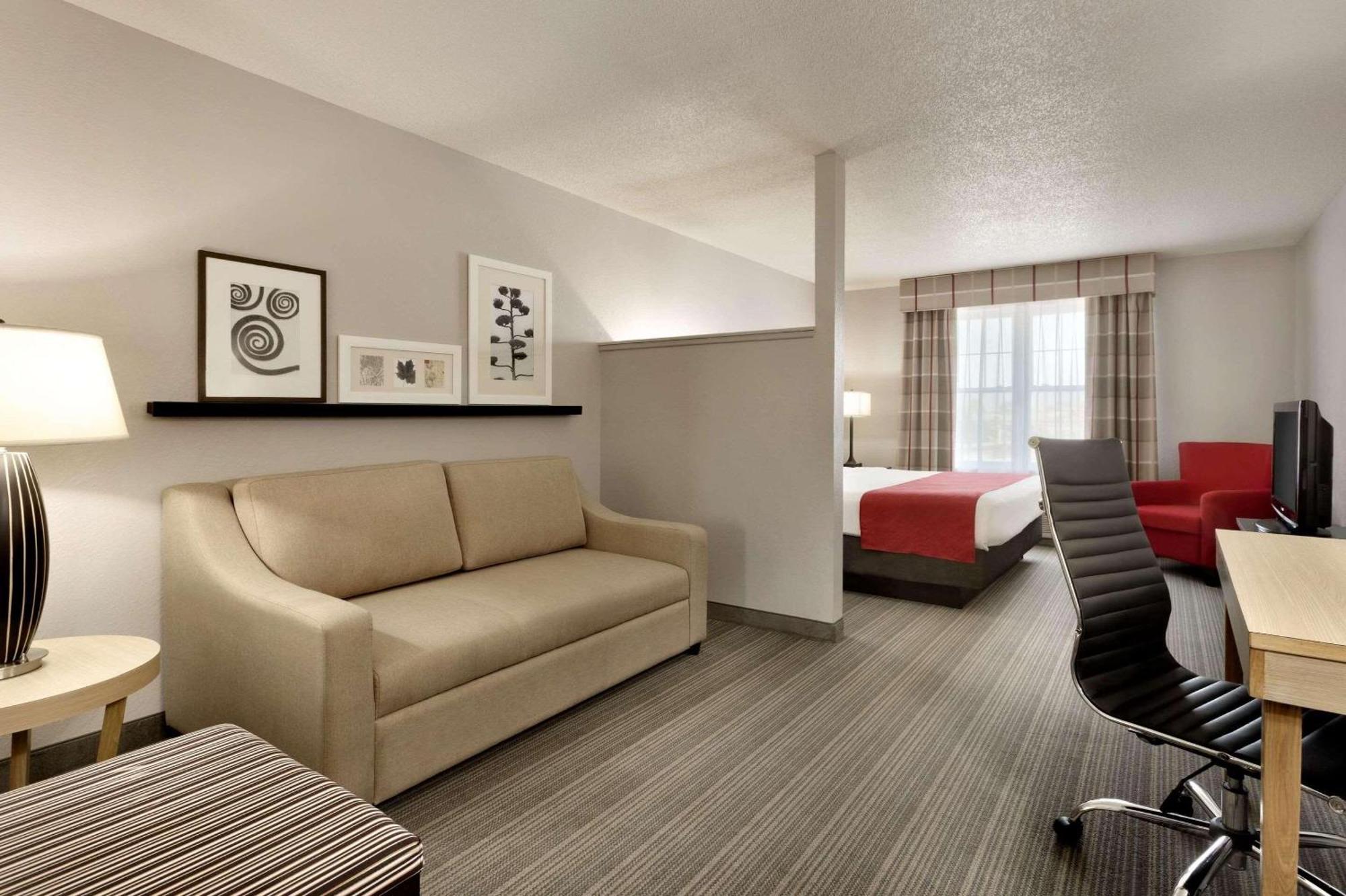 Country & By Radisson, East, Ky Hotel 3*