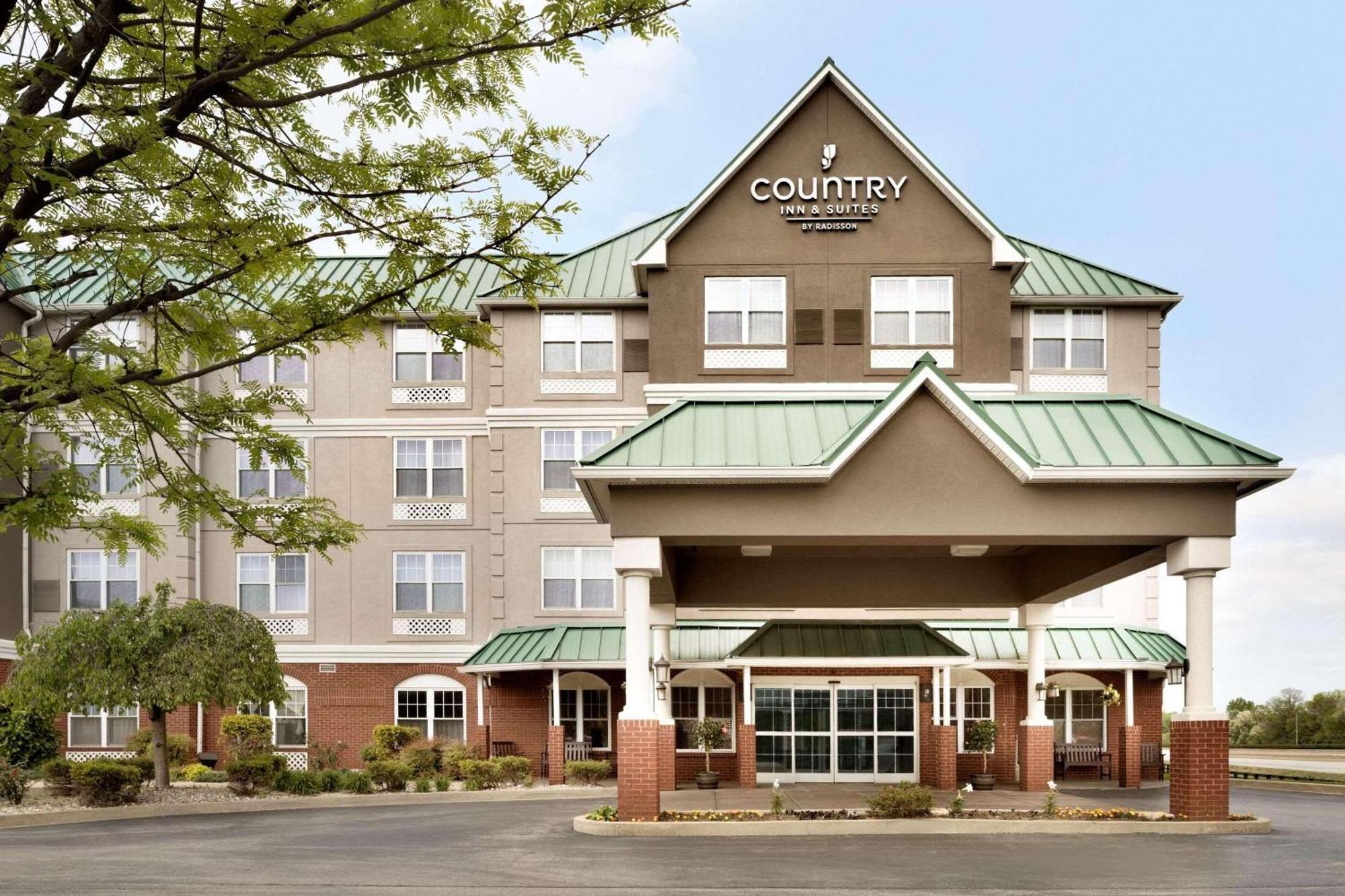 Country & By Radisson, East, Ky