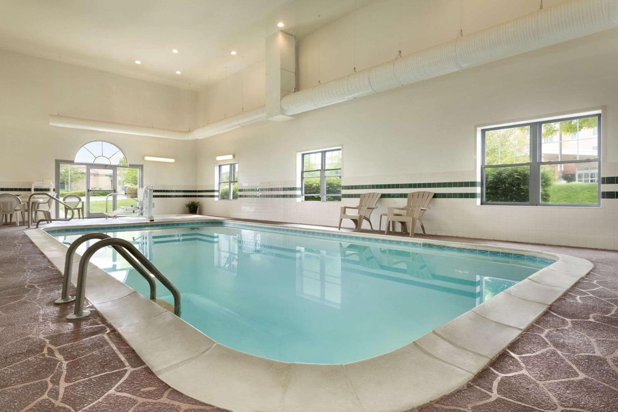 Hotel Country & By Radisson, East, Ky
