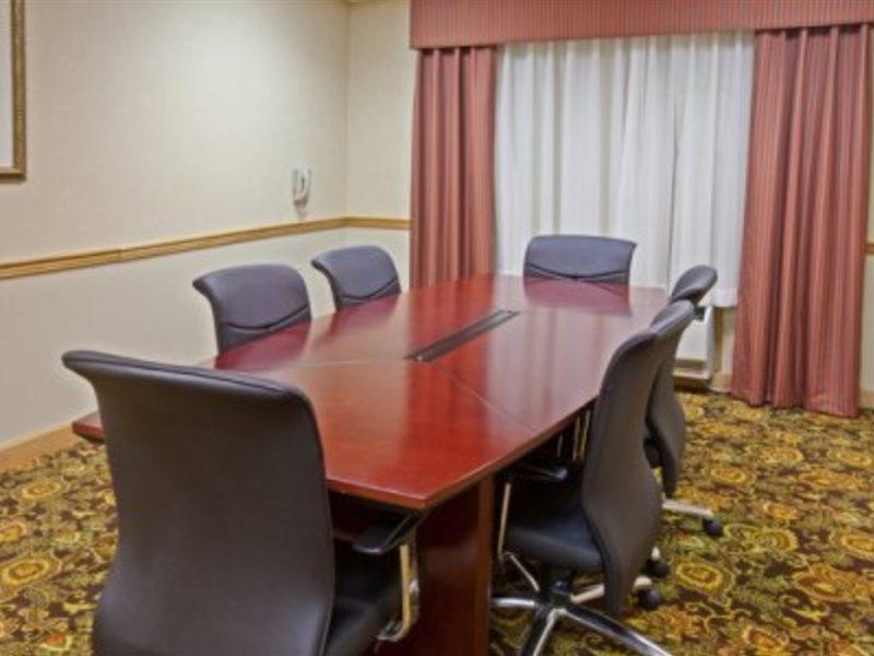 Country & By Radisson, East, Ky