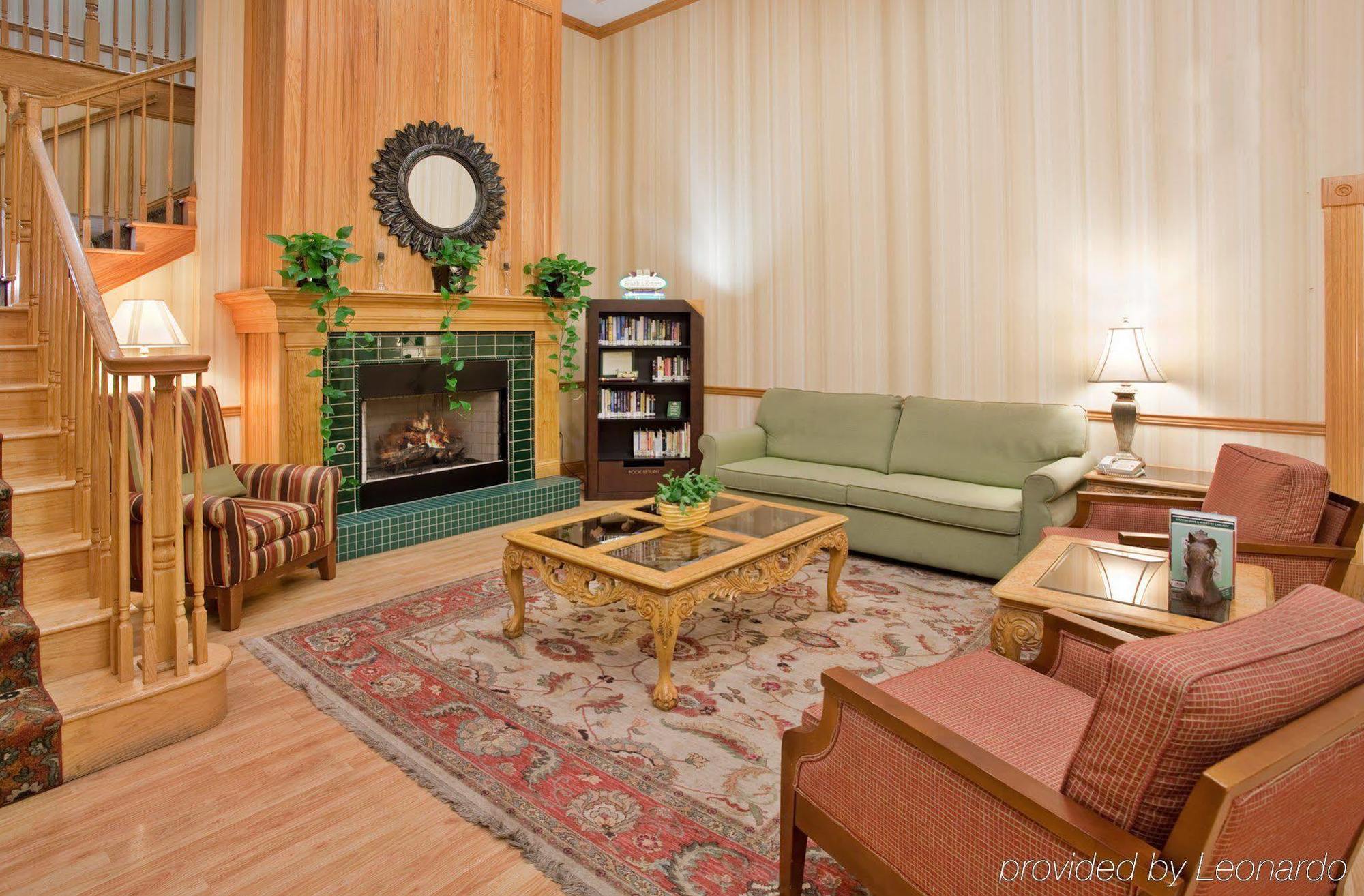 Country & By Radisson, East, Ky Hotel