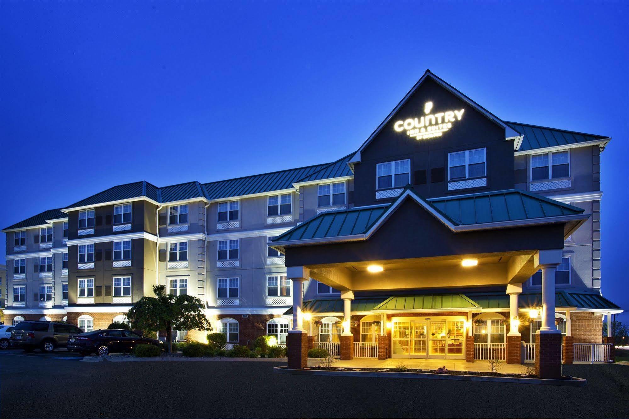 Country & By Radisson, East, Ky