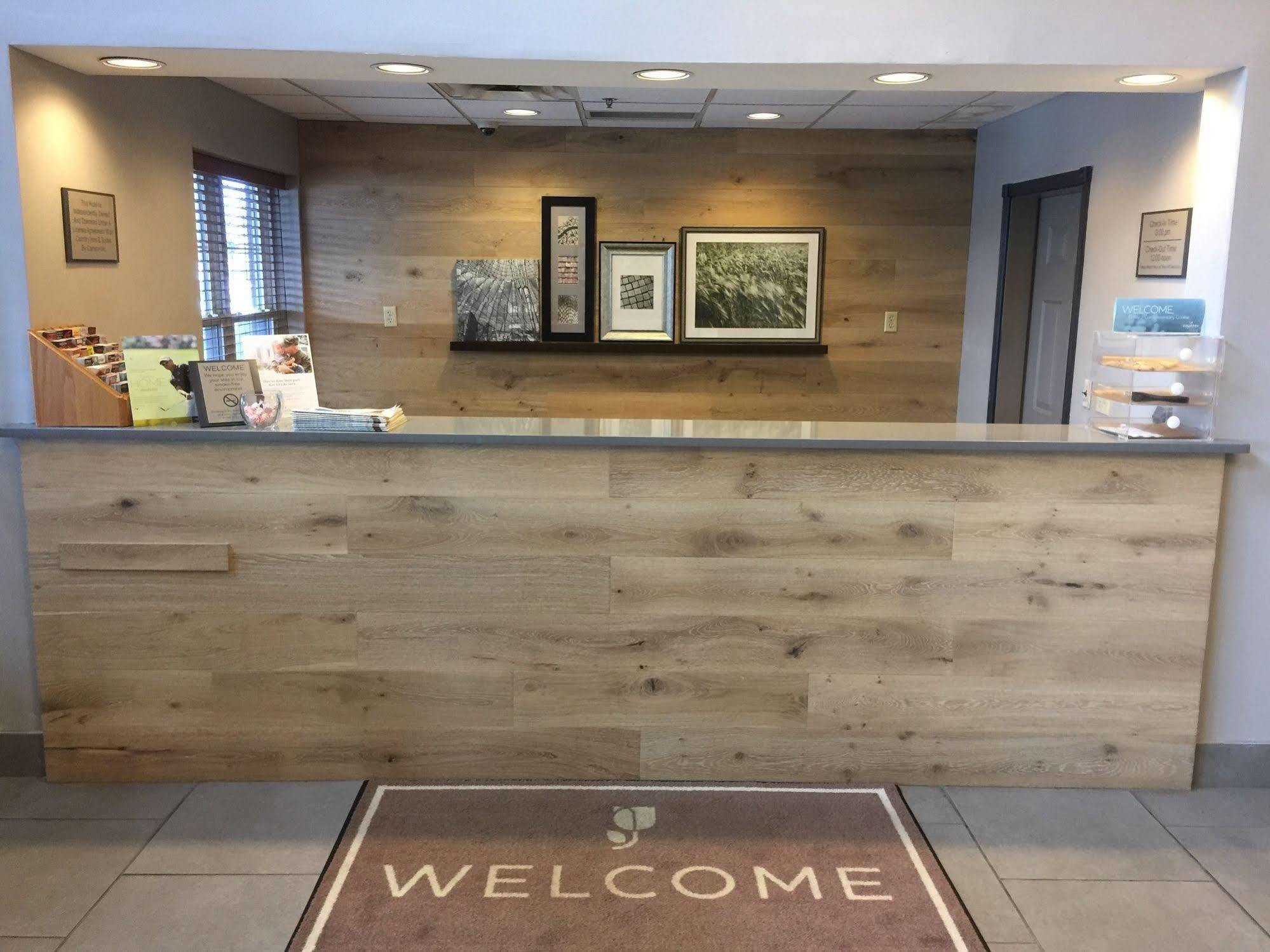 Hotel Country & By Radisson, East, Ky Louisville