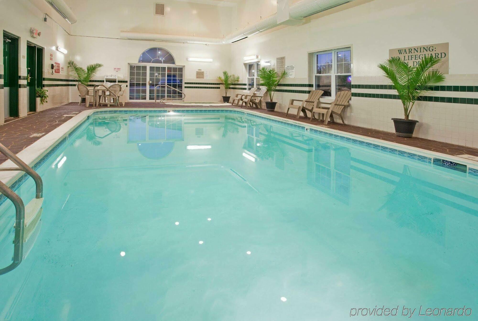 Country & By Radisson, East, Ky 3*